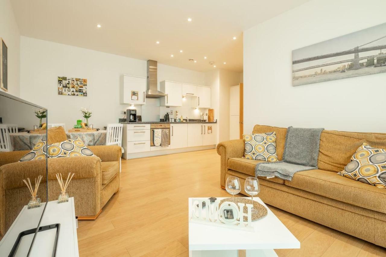 Central Bedford: Two Bedrooms, Breakfast Basket المظهر الخارجي الصورة