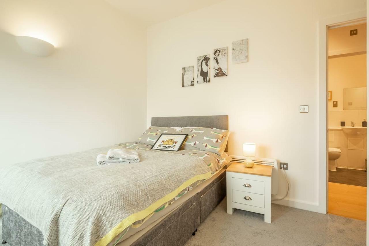 Central Bedford: Two Bedrooms, Breakfast Basket المظهر الخارجي الصورة