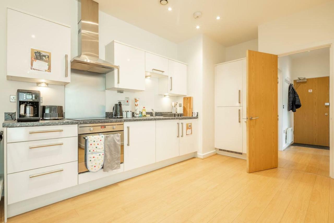 Central Bedford: Two Bedrooms, Breakfast Basket المظهر الخارجي الصورة