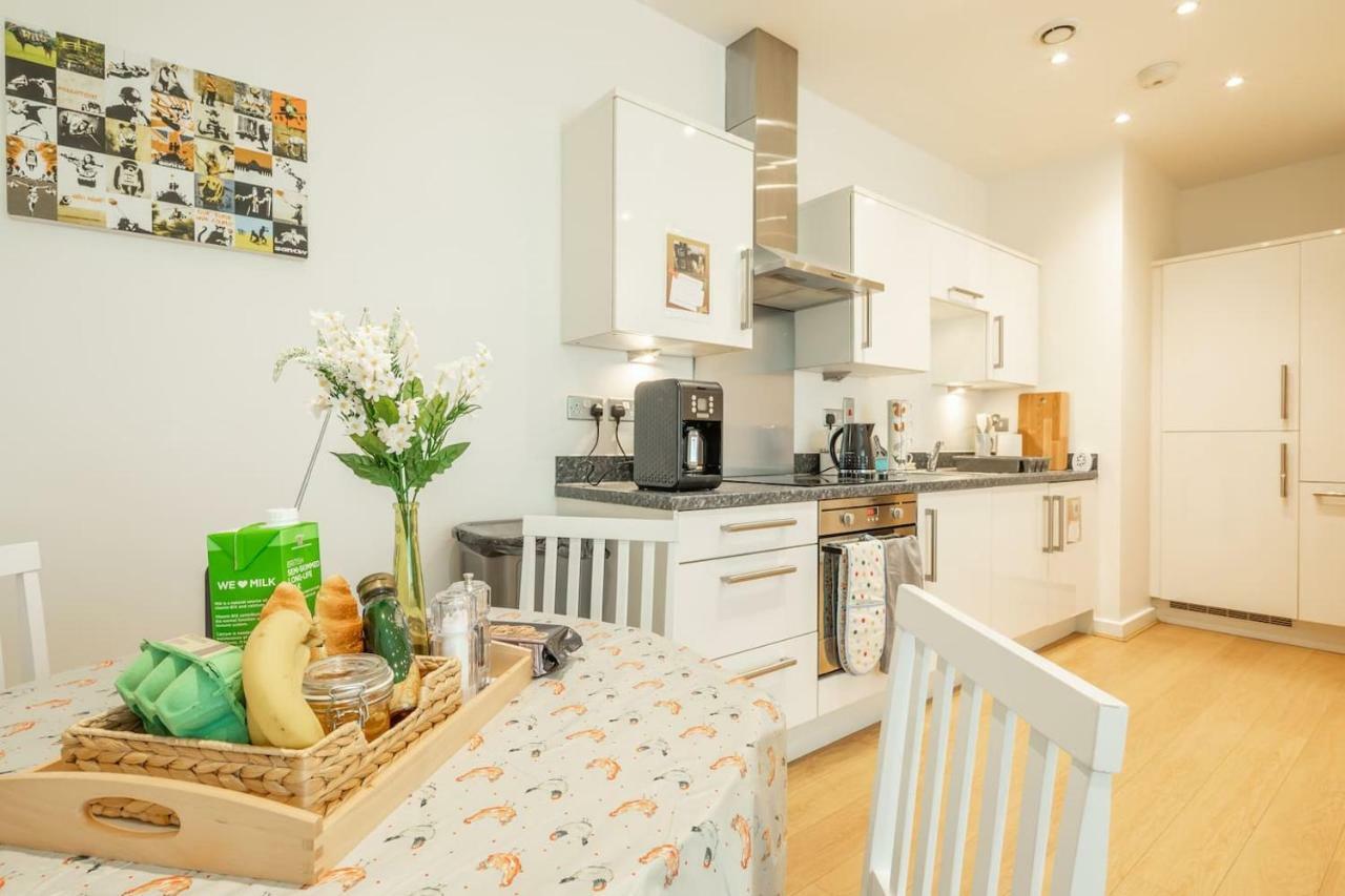 Central Bedford: Two Bedrooms, Breakfast Basket المظهر الخارجي الصورة