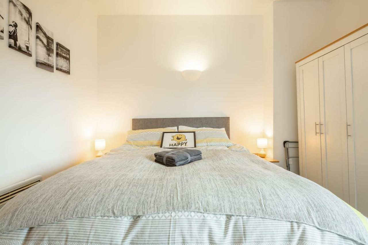 Central Bedford: Two Bedrooms, Breakfast Basket المظهر الخارجي الصورة