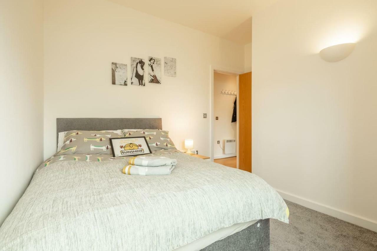 Central Bedford: Two Bedrooms, Breakfast Basket المظهر الخارجي الصورة