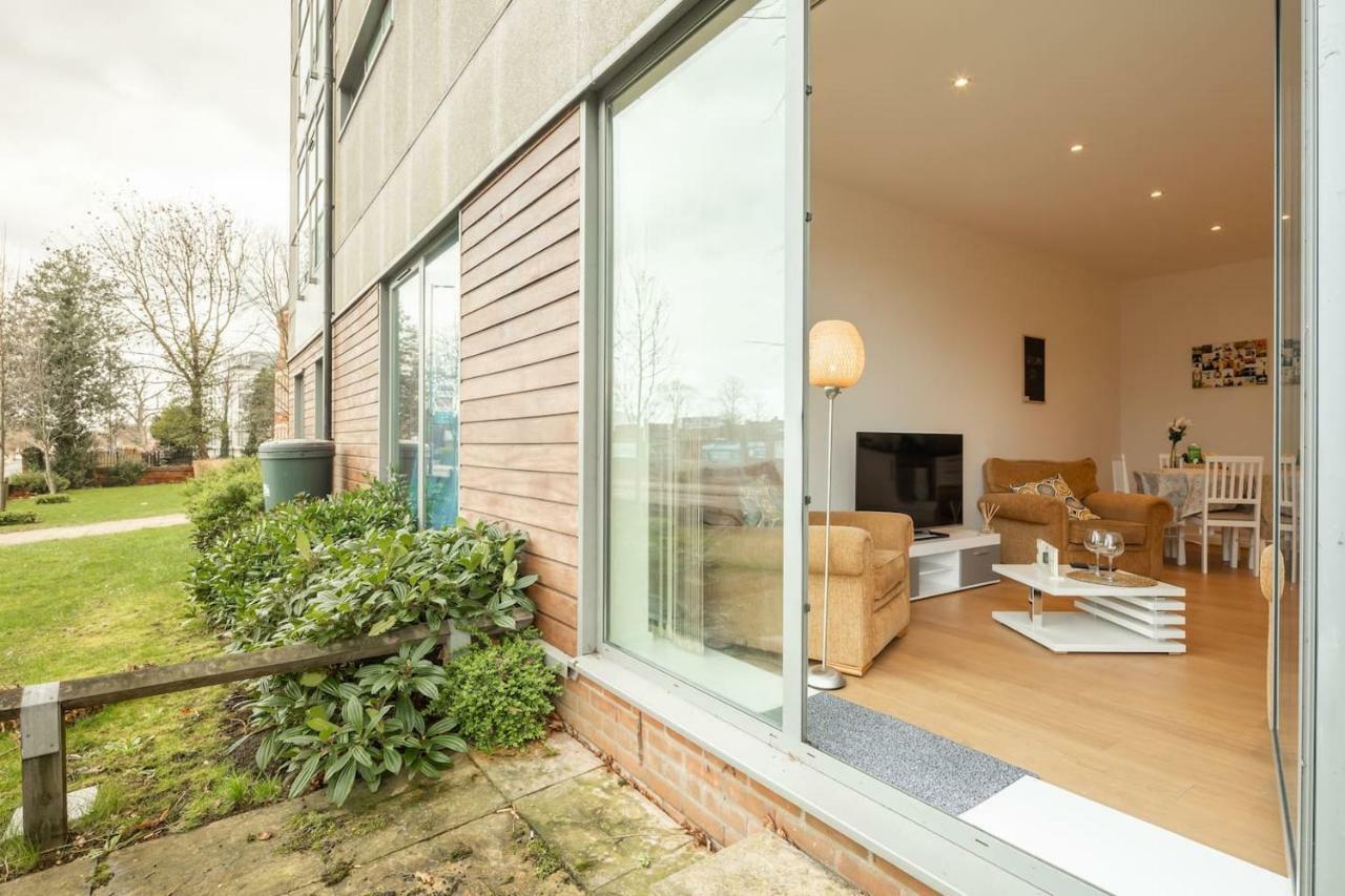 Central Bedford: Two Bedrooms, Breakfast Basket المظهر الخارجي الصورة