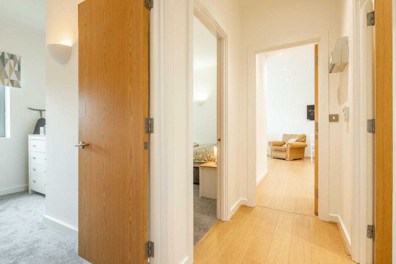 Central Bedford: Two Bedrooms, Breakfast Basket المظهر الخارجي الصورة