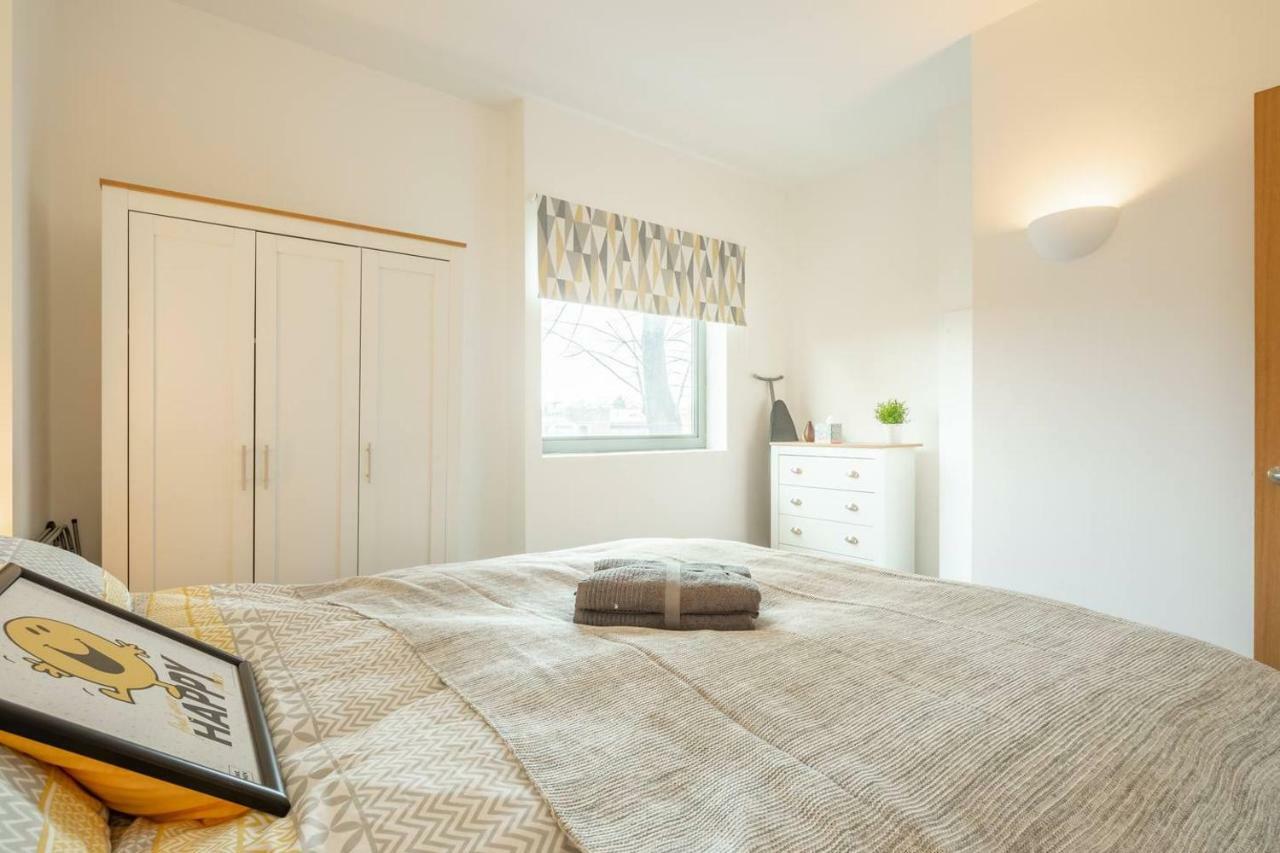 Central Bedford: Two Bedrooms, Breakfast Basket المظهر الخارجي الصورة