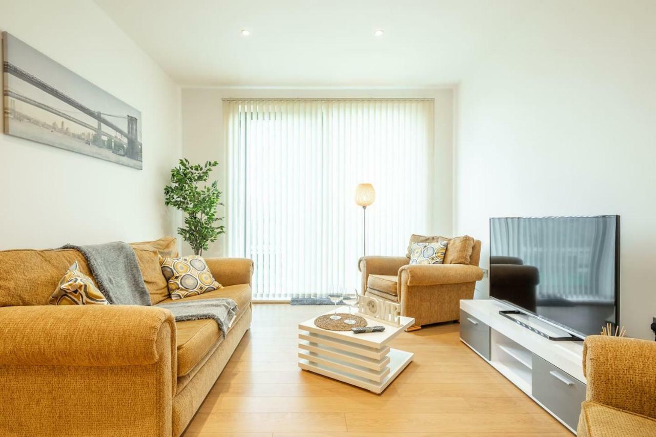 Central Bedford: Two Bedrooms, Breakfast Basket المظهر الخارجي الصورة