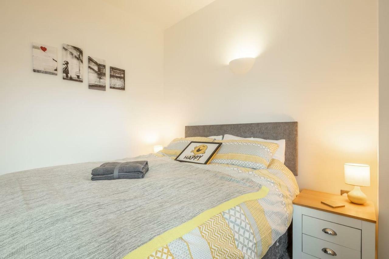 Central Bedford: Two Bedrooms, Breakfast Basket المظهر الخارجي الصورة